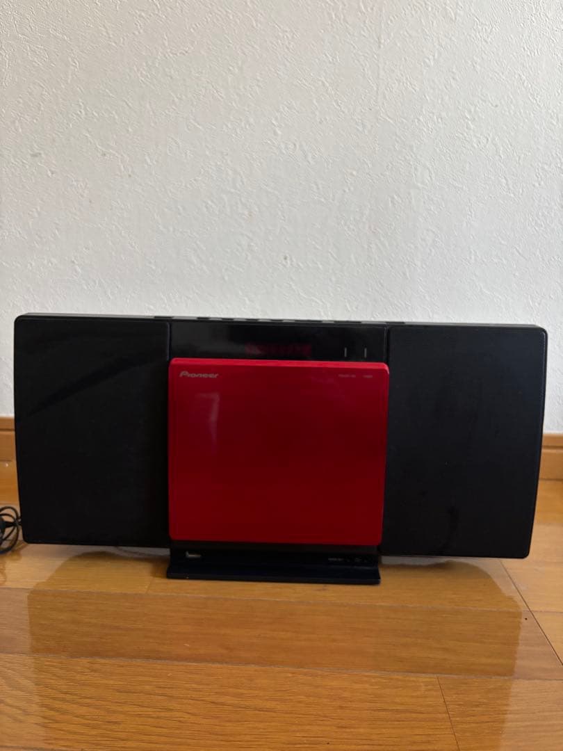 ミニコンポ 赤と黒 スリムデザイン