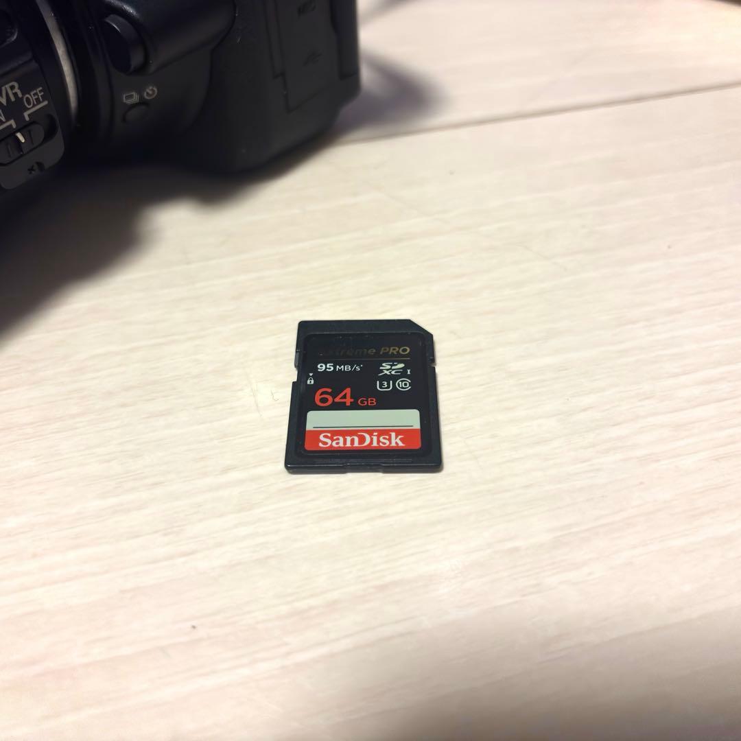 【美品】Nikon D5600 デジタル一眼レフカメラ　ズームレンズつき