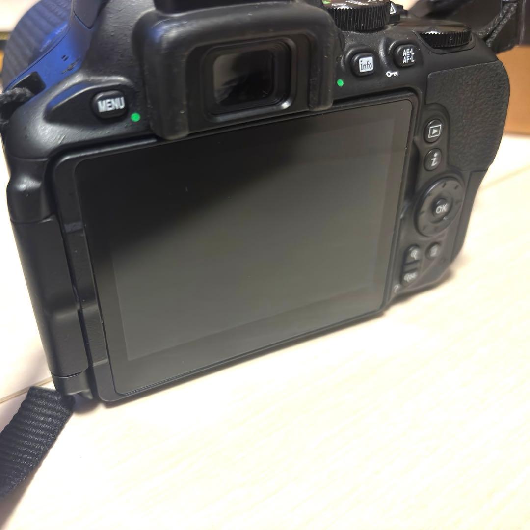 【美品】Nikon D5600 デジタル一眼レフカメラ　ズームレンズつき