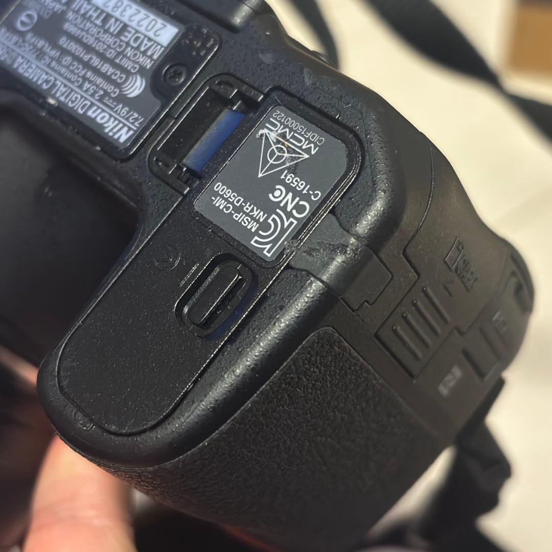 【美品】Nikon D5600 デジタル一眼レフカメラ　ズームレンズつき