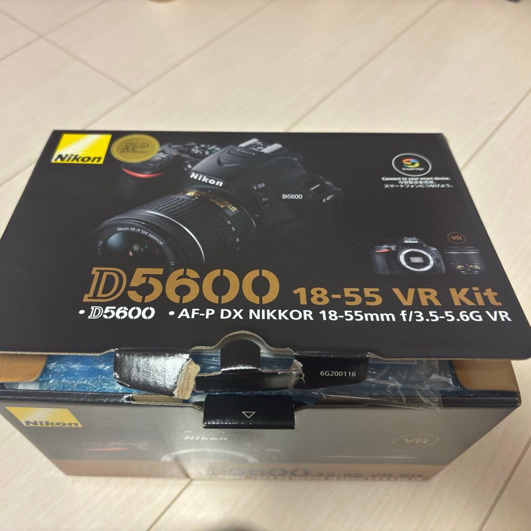 【美品】Nikon D5600 デジタル一眼レフカメラ　ズームレンズつき