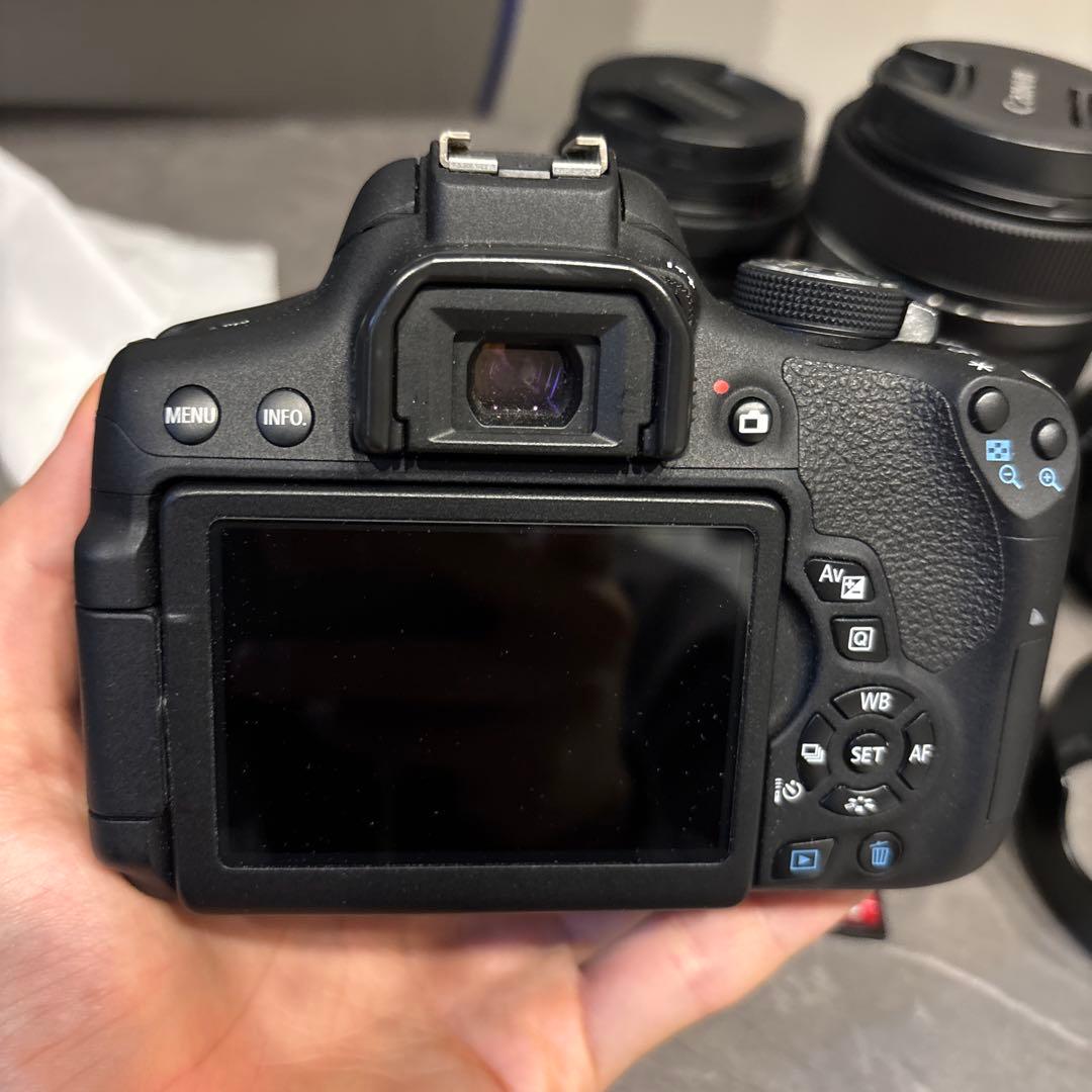 Canon EOS kiss x8i ズームレンズキット、単焦点レンズ