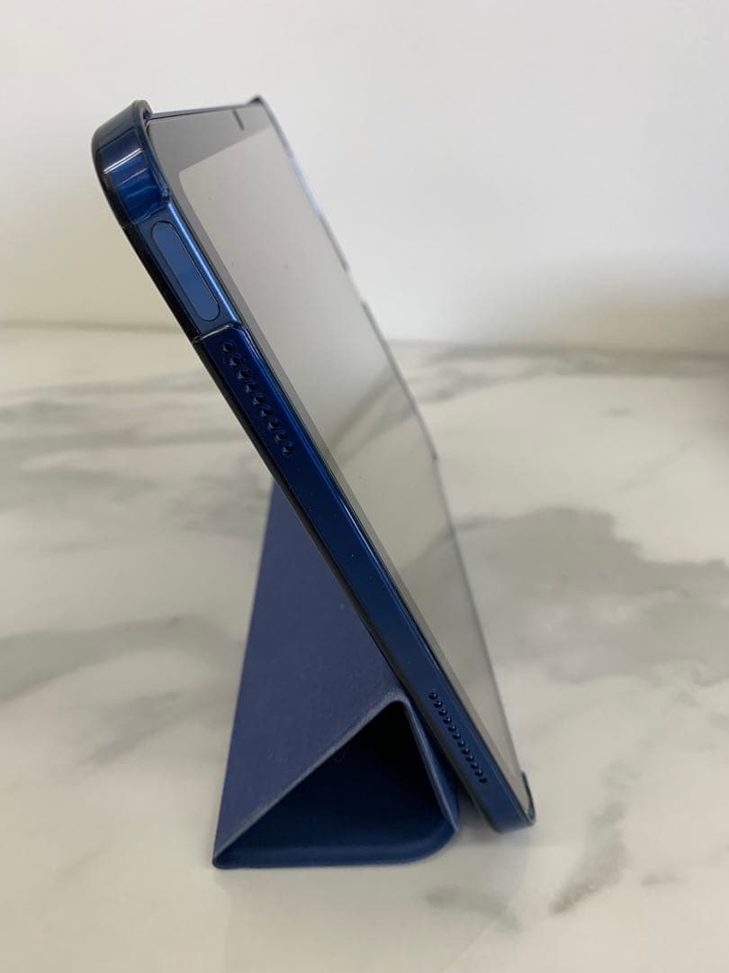 。iPad 第10世代 64GB Wi-Fiモデル ブルー カバー付き