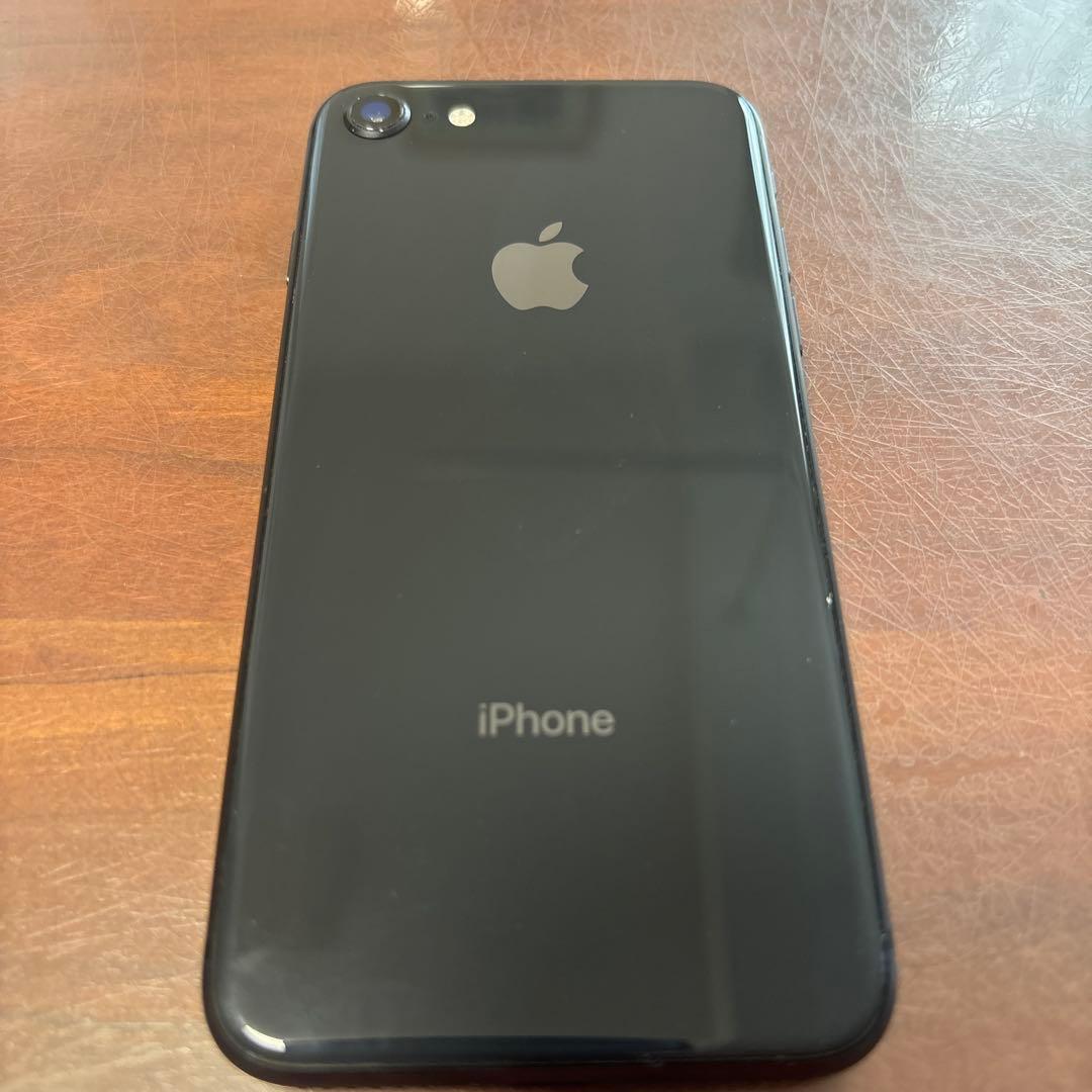 Apple iPhone 8 本体 ブラック　64Ｇ