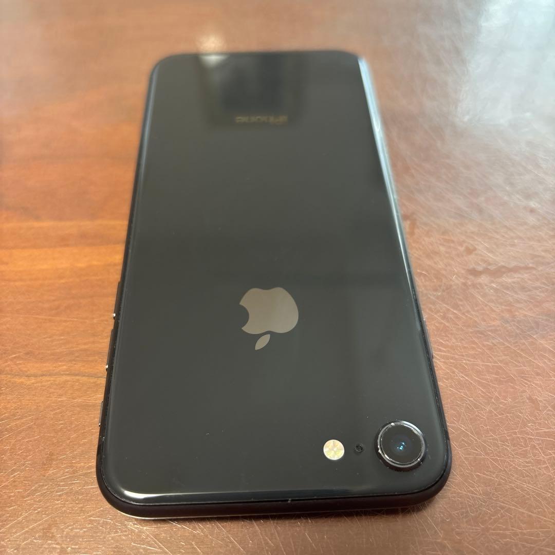 Apple iPhone 8 本体 ブラック　64Ｇ