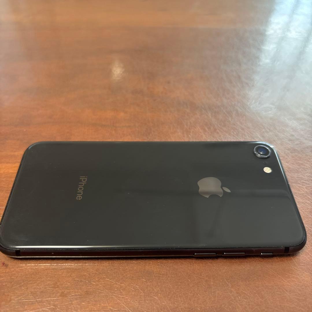 Apple iPhone 8 本体 ブラック　64Ｇ
