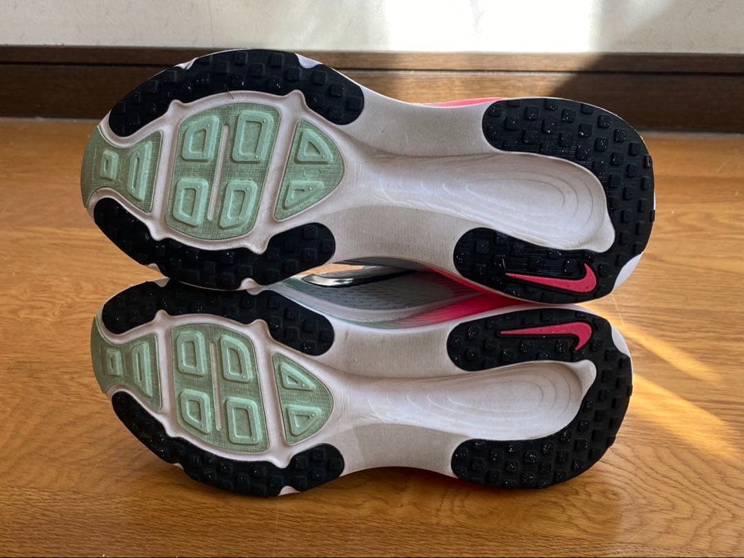 【26cm】ナイキ　ボメロ18 メンズ