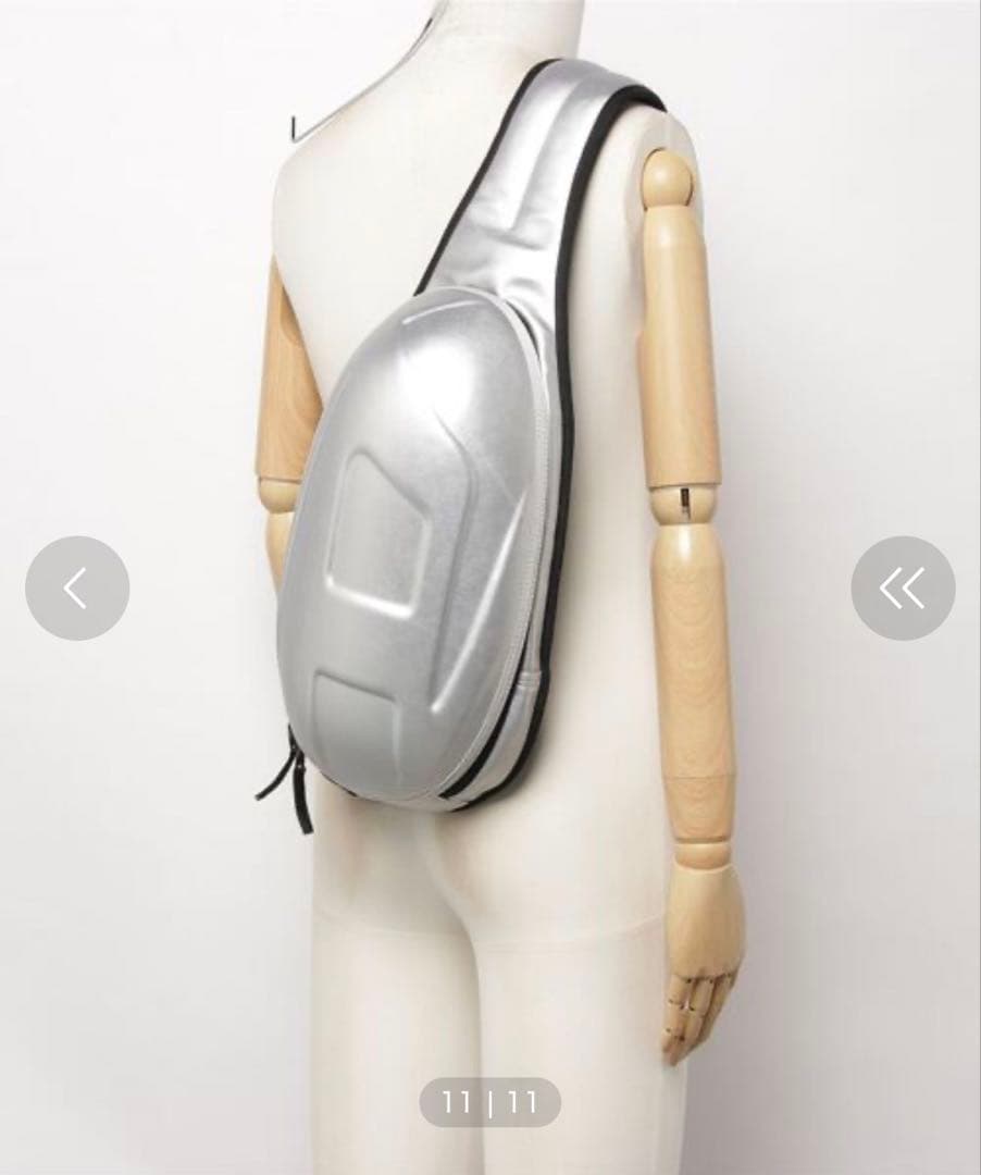 DIESEL メタリックフェイクレザー　スリングバッグ