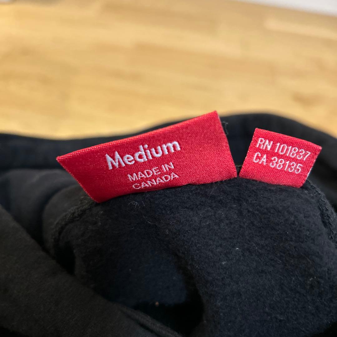 G*様 Supreme パーカー　Mサイズ　カナダボディ