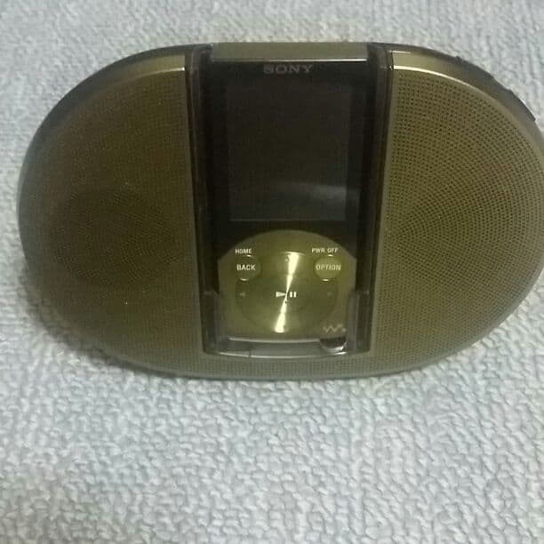 ウォークマン2台、購入時付属スピーカー付き！