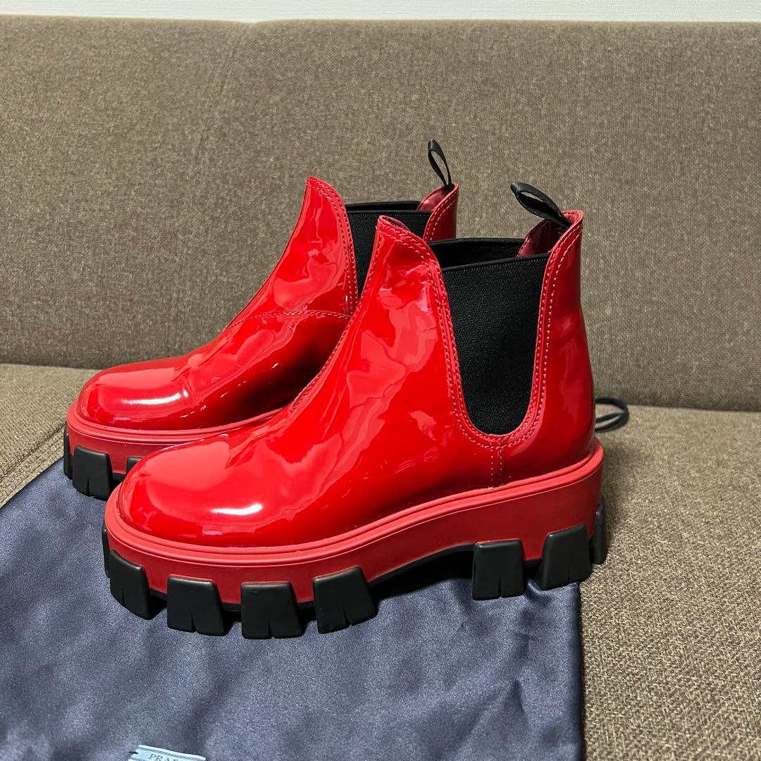 ぴょんPRADA レッド エナメルショートブーツ 厚底 美品 布袋付き
