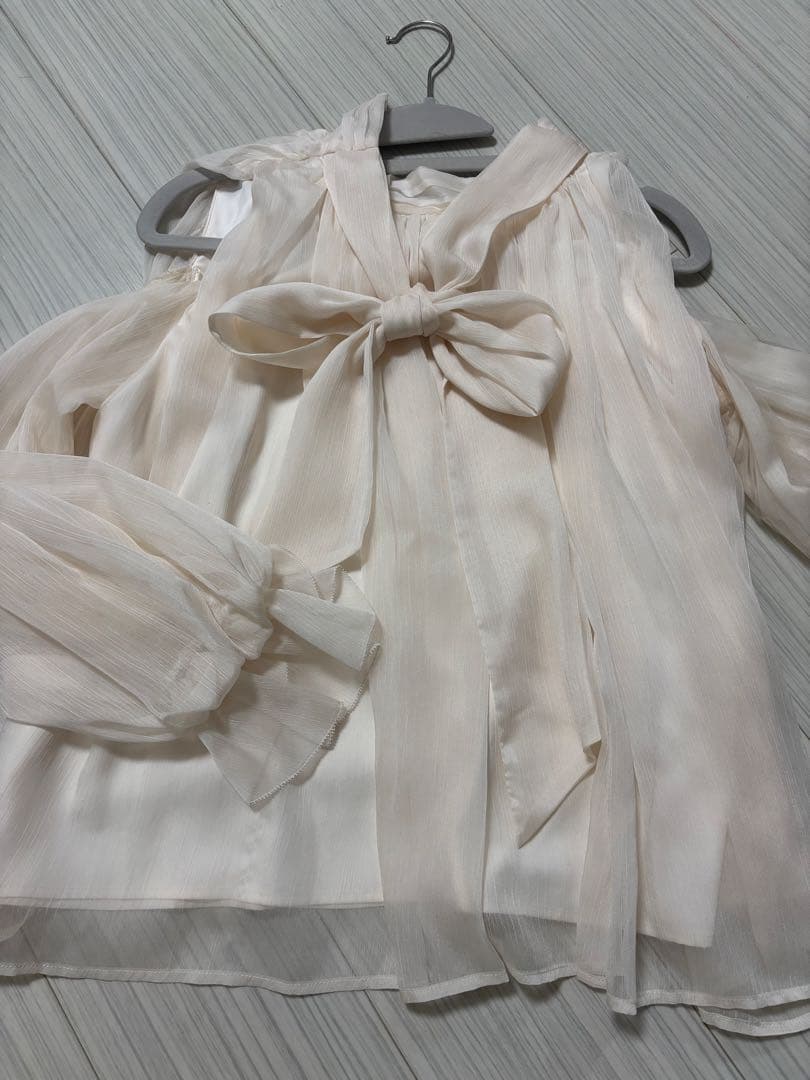 LILYBROUN リリーブラウン ドレープボウタイシフォンブラウス アイボリー