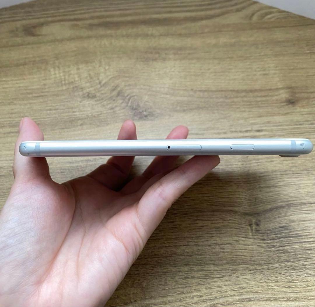 Apple iPhone 8 シルバー 本体　64GB SIMフリー