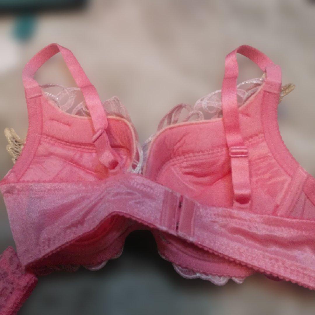 ピンク 刺繍入り ブラジャー