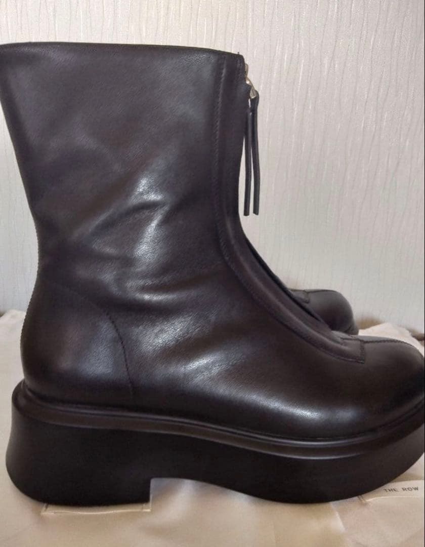 美品　THE ROW ZIPPED BOOTS black