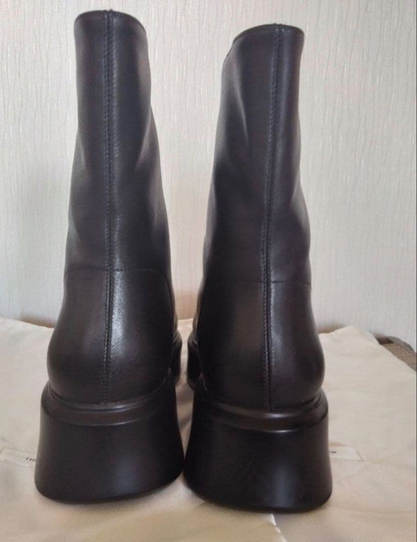 美品　THE ROW ZIPPED BOOTS black