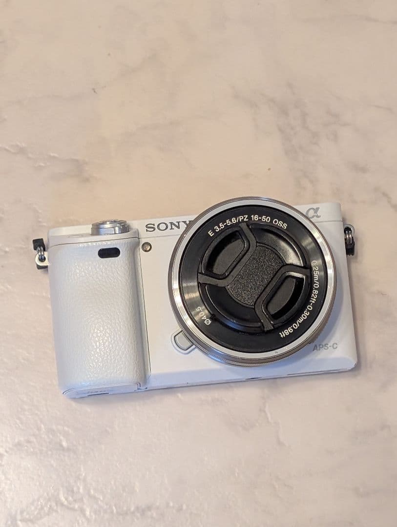 SONY ミラーレス一眼　α6000　パワーズームキット　ホワイト