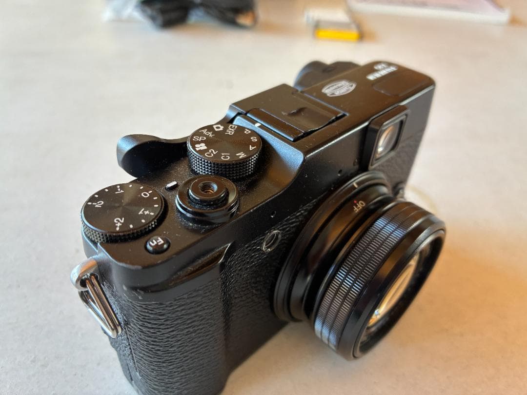 Fujifilm X10 コンパクトデジタルカメラ（ジャンク品）