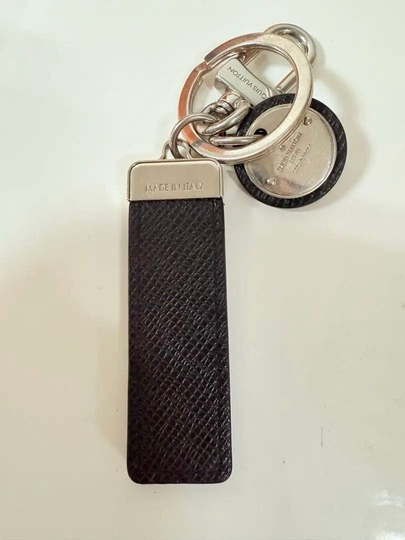 美品 ルイヴィトン キーホルダー ブラック ネオLV M80237