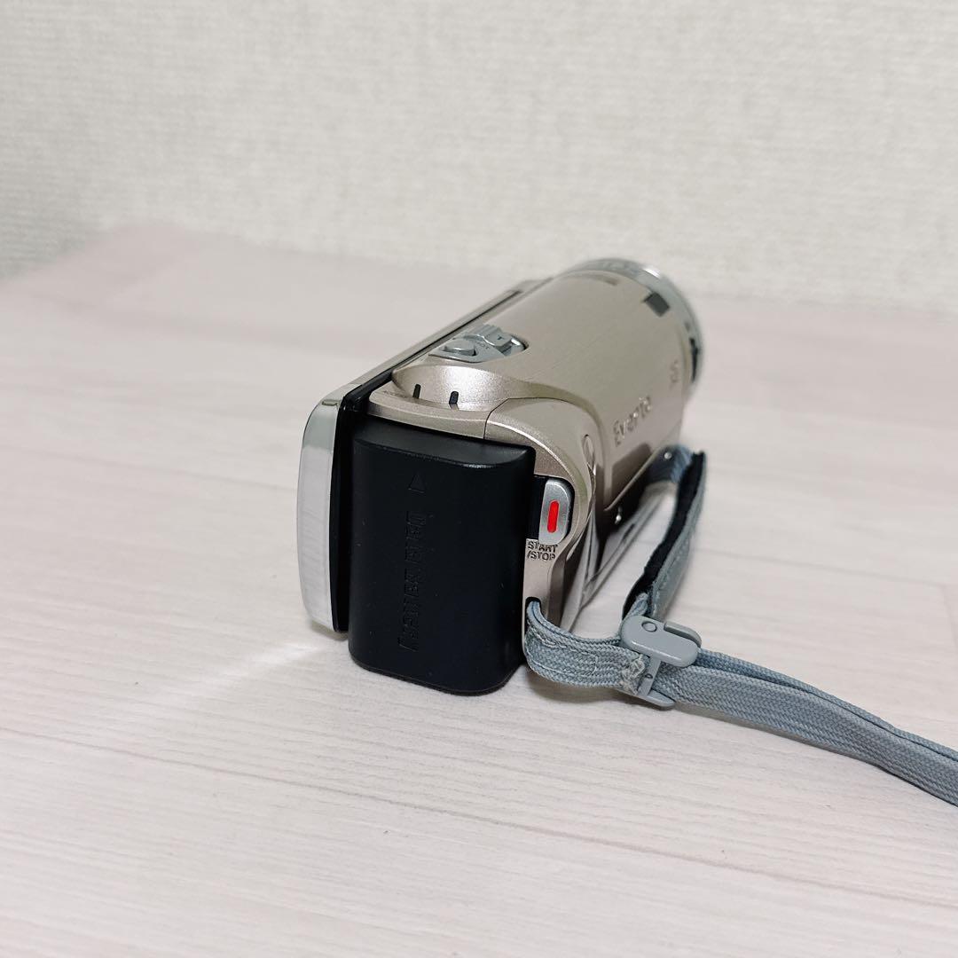 2222【極美品】JVC Everio フルHDビデオカメラGZ-E117