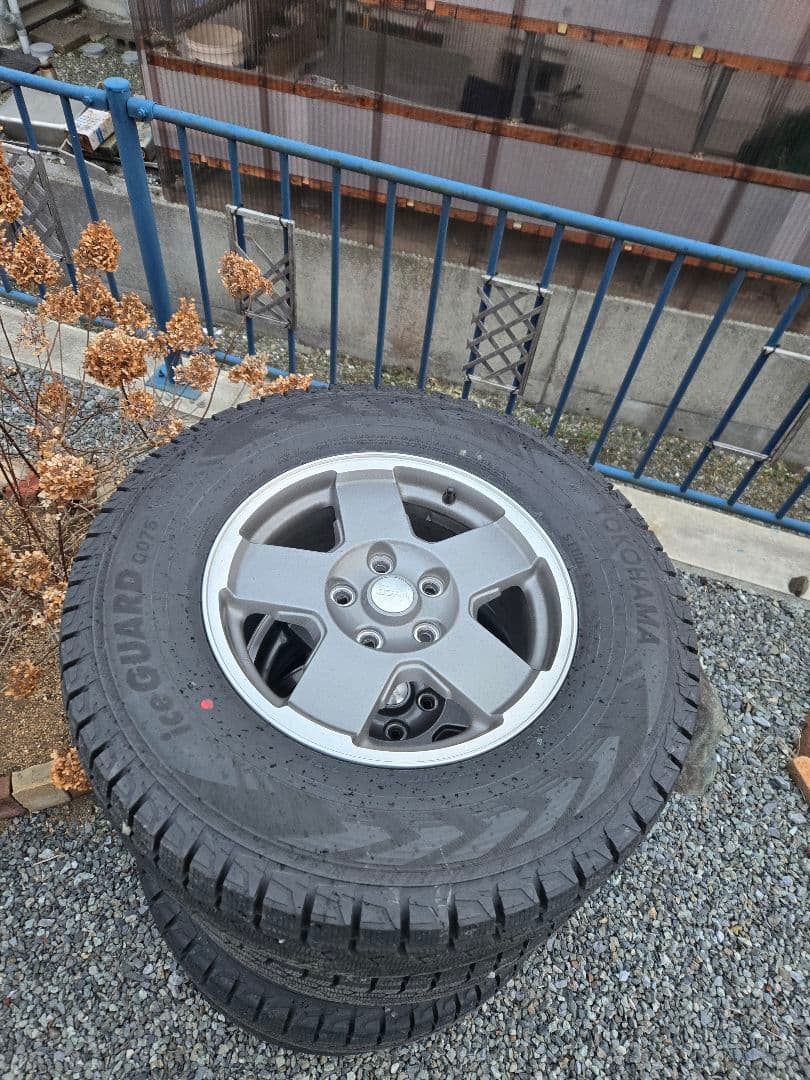 ジープ　ラングラー　スタッドレス　使用少ない　265/70R17