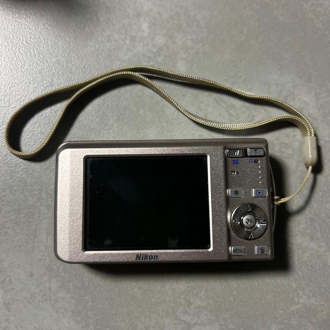 Nikon COOLPIX 8.0メガピクセル コンパクトデジタルカメラ