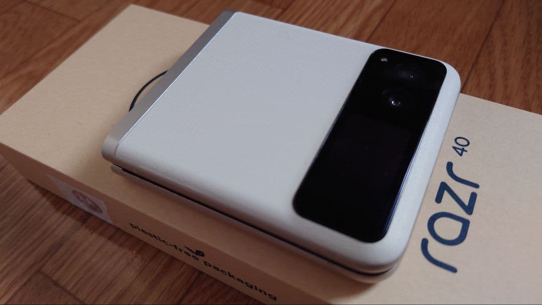 Motorola razr 40 バニラクリーム　SIMフリー