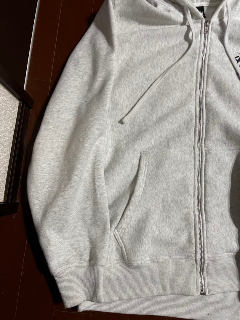 Stussy グレー ジップアップパーカー