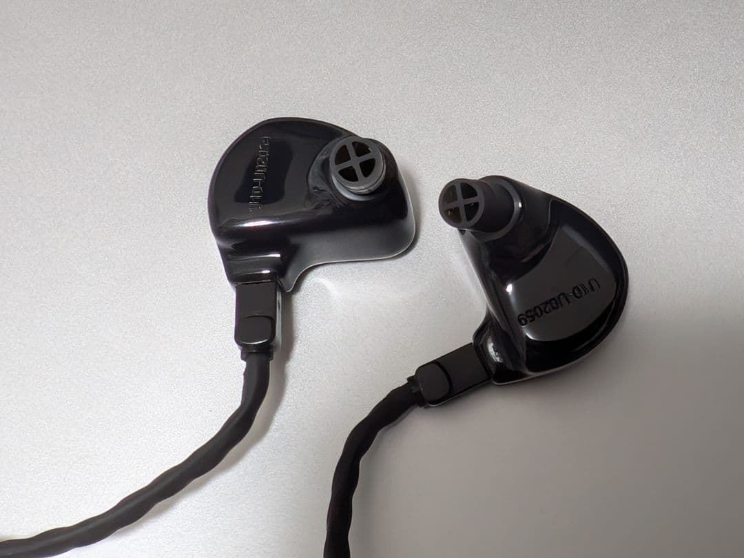 イヤホン 64 Audio U10