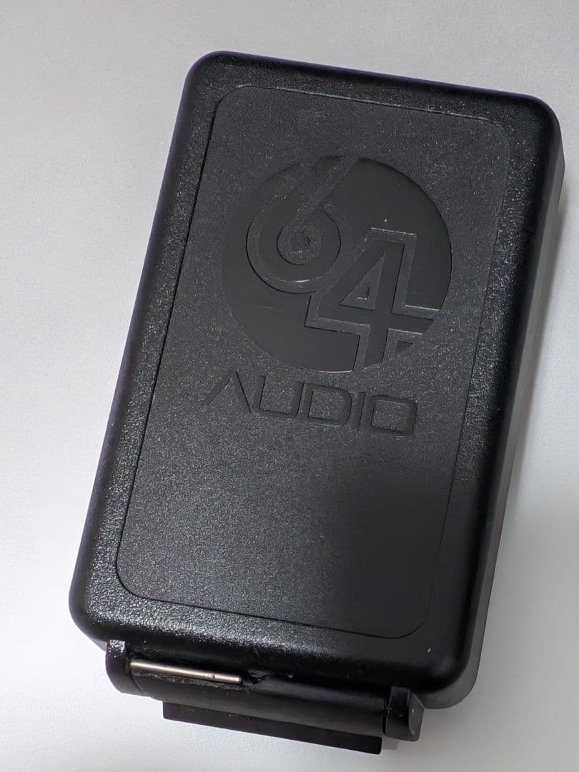 イヤホン 64 Audio U10