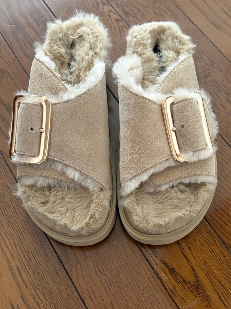 未使用　MOHI ファーサンダル カラー ベージュ サイズ 37