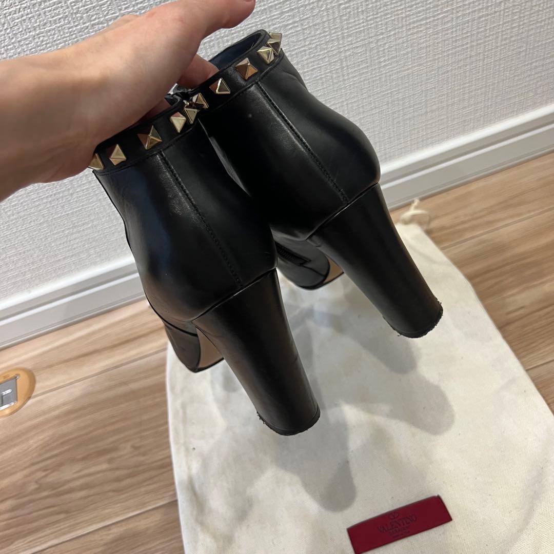 VALENTINO スタッズブーティ
