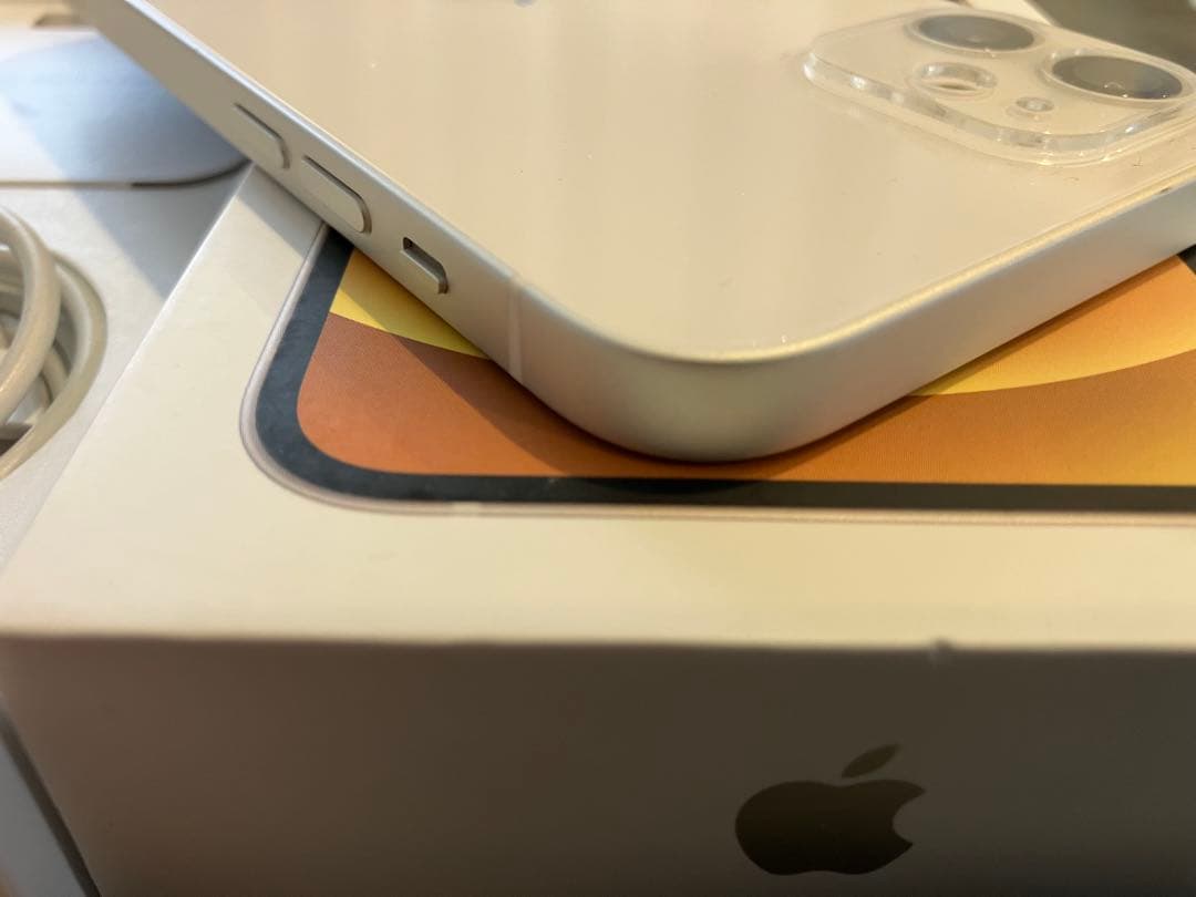 【美品】iPhone 12 128GBホワイト 本体 充電ケーブル付き