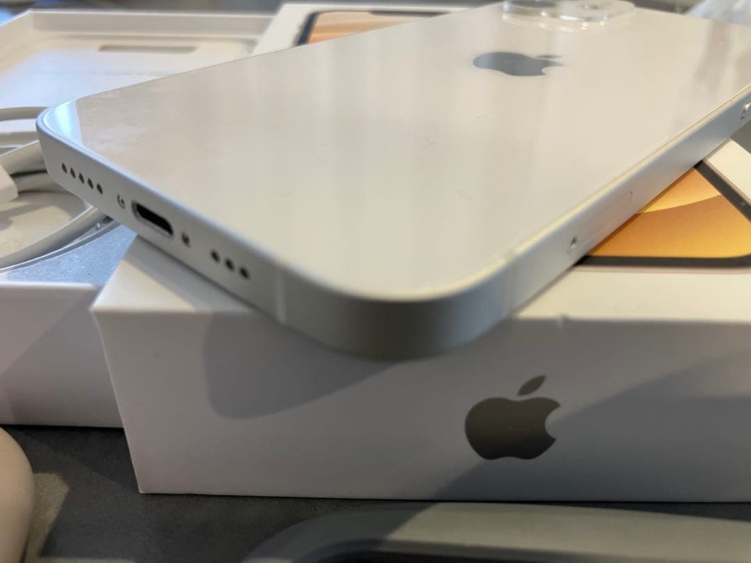 【美品】iPhone 12 128GBホワイト 本体 充電ケーブル付き