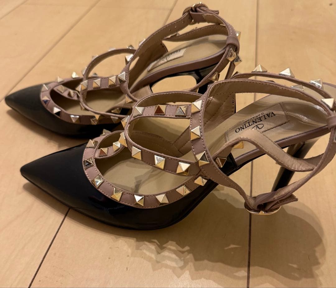 Valentino スタッズ付きハイヒールパンプス