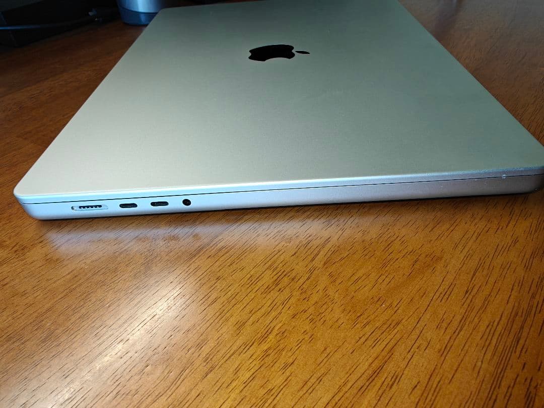 訳アリ MacBook Pro M4Maxメモリ36GB/1TB 16インチ