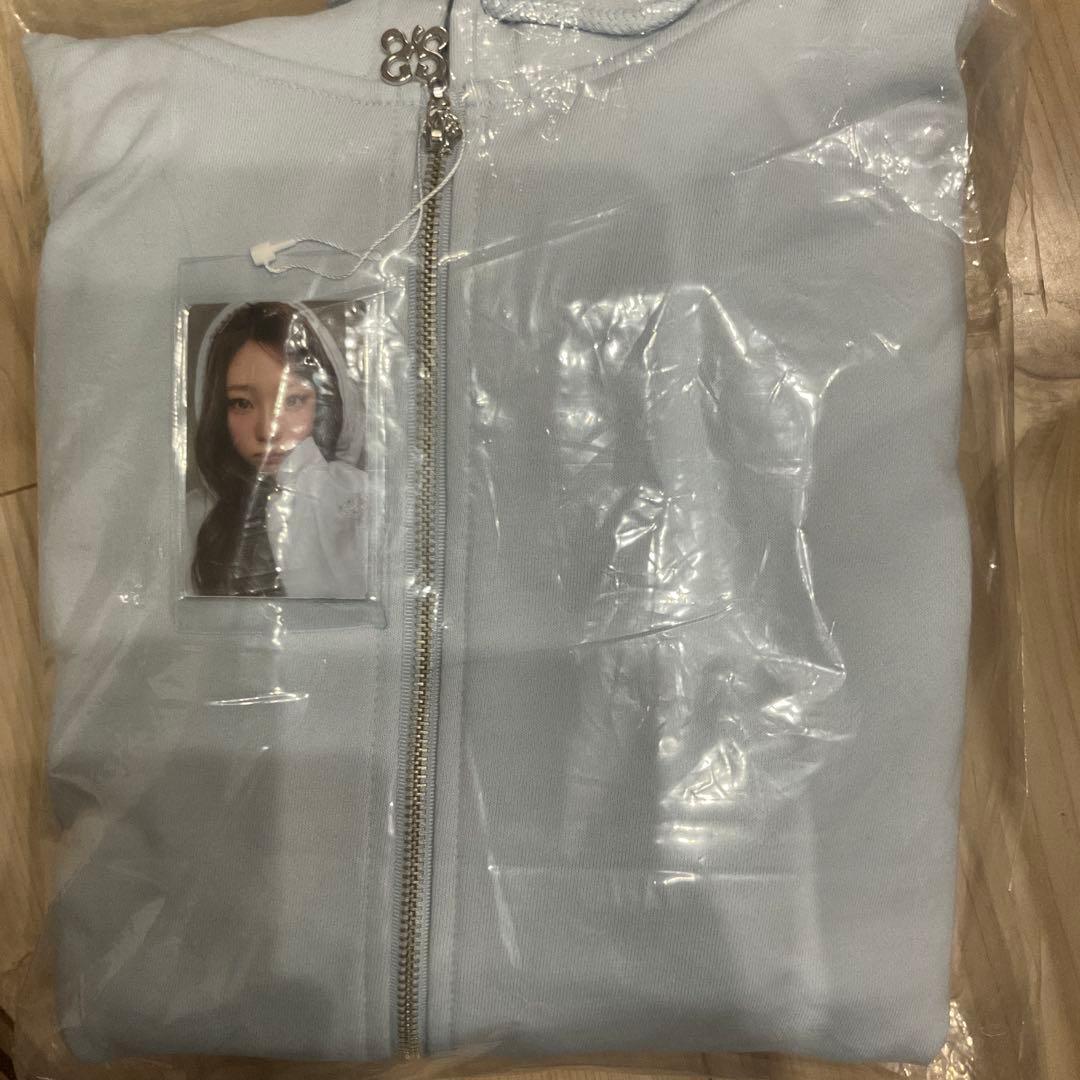 hearts2hearts FOCUS フーディー パーカー トレカ　ステラ