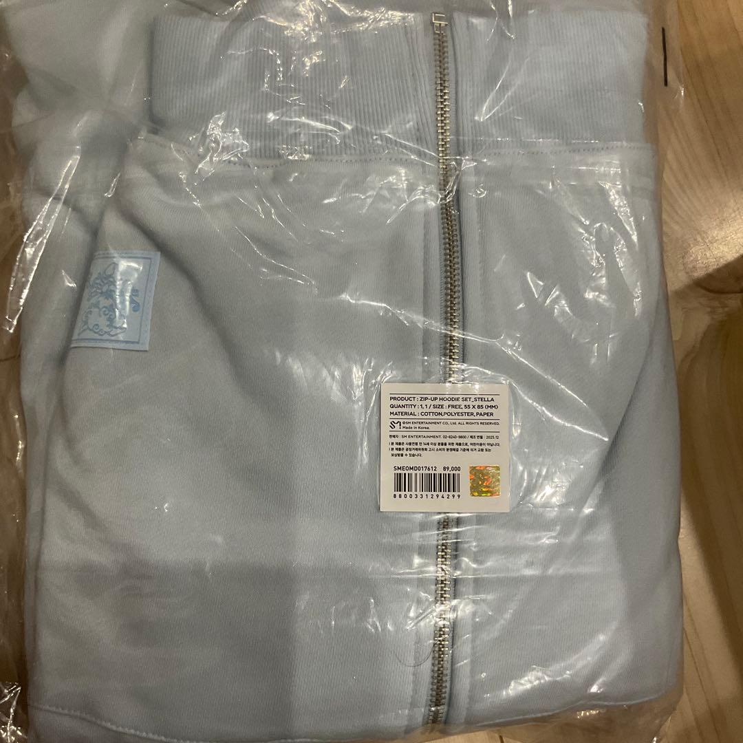 hearts2hearts FOCUS フーディー パーカー トレカ　ステラ