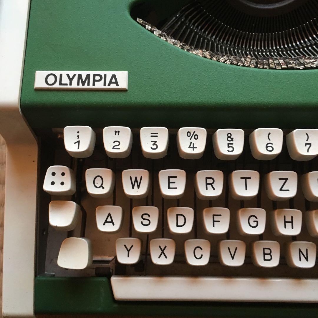 0290　英文タイプライター OLYMPIA　Traveller de Lux