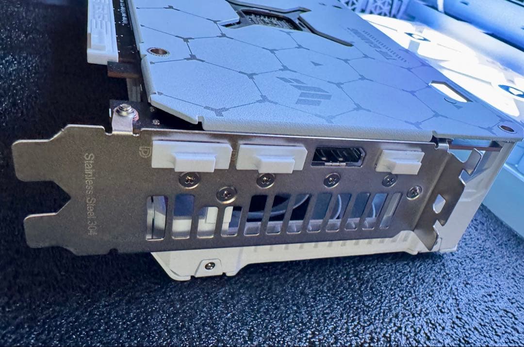 グラフィックボード・グラボ・ビデオカード ASUS TUF GAMING Radeon RX 7800 XT White