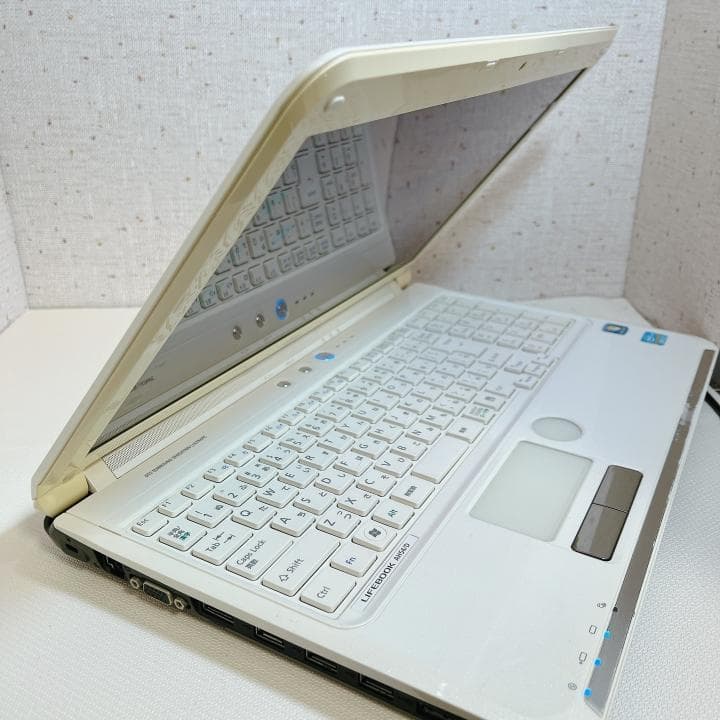 ✨かわいいホワイト✨人気の富士通ノートパソコン｜爆速SSD512GB｜カメラ付き