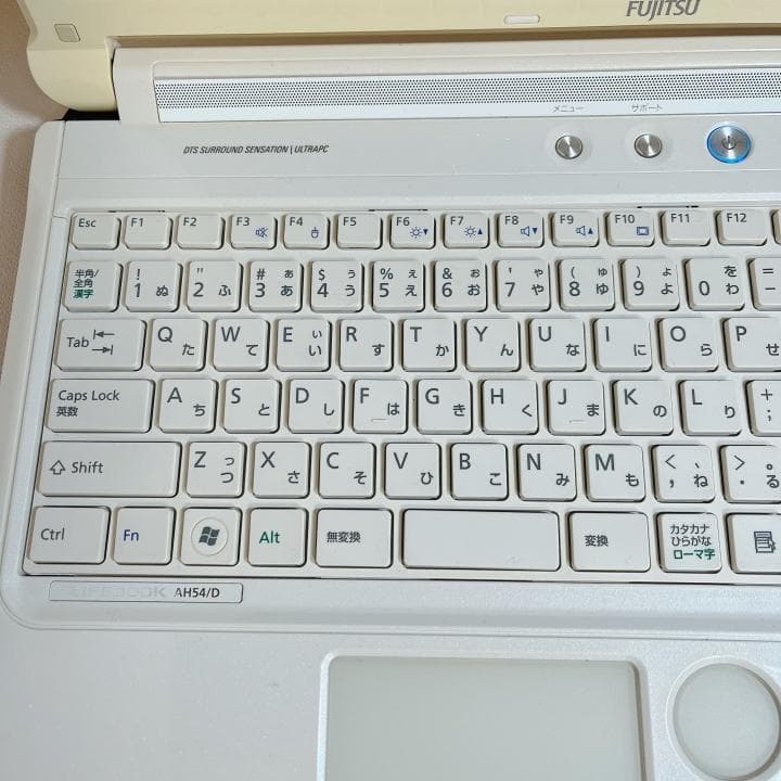 ✨かわいいホワイト✨人気の富士通ノートパソコン｜爆速SSD512GB｜カメラ付き