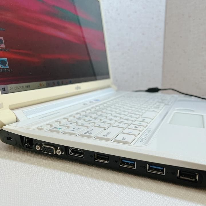 ✨かわいいホワイト✨人気の富士通ノートパソコン｜爆速SSD512GB｜カメラ付き