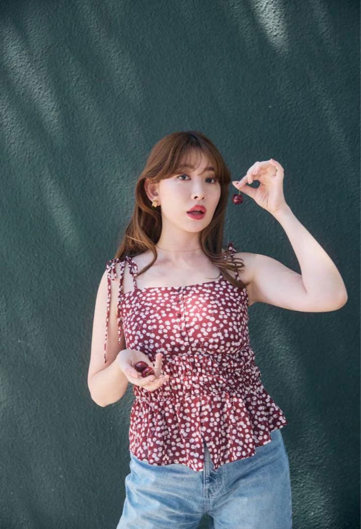 ♡新品タグ付♡Herlipto Cherry Pattern Strap Top