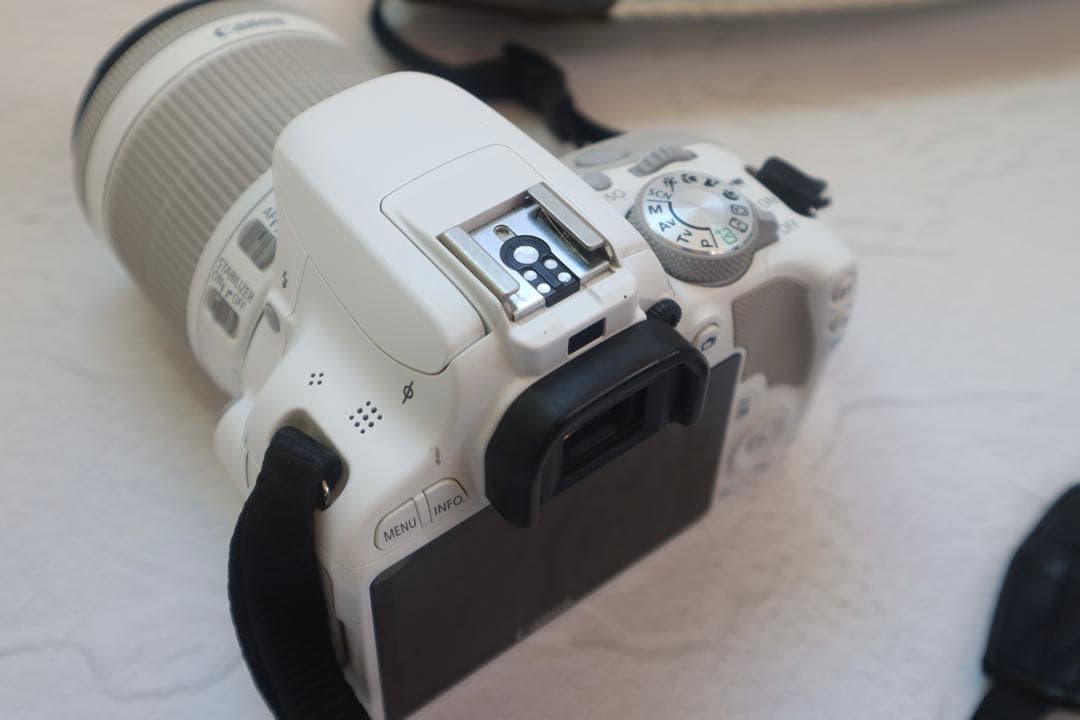 【美品】CANON EOS KISS X7 一眼レフカメラ ホワイト レンズ付き