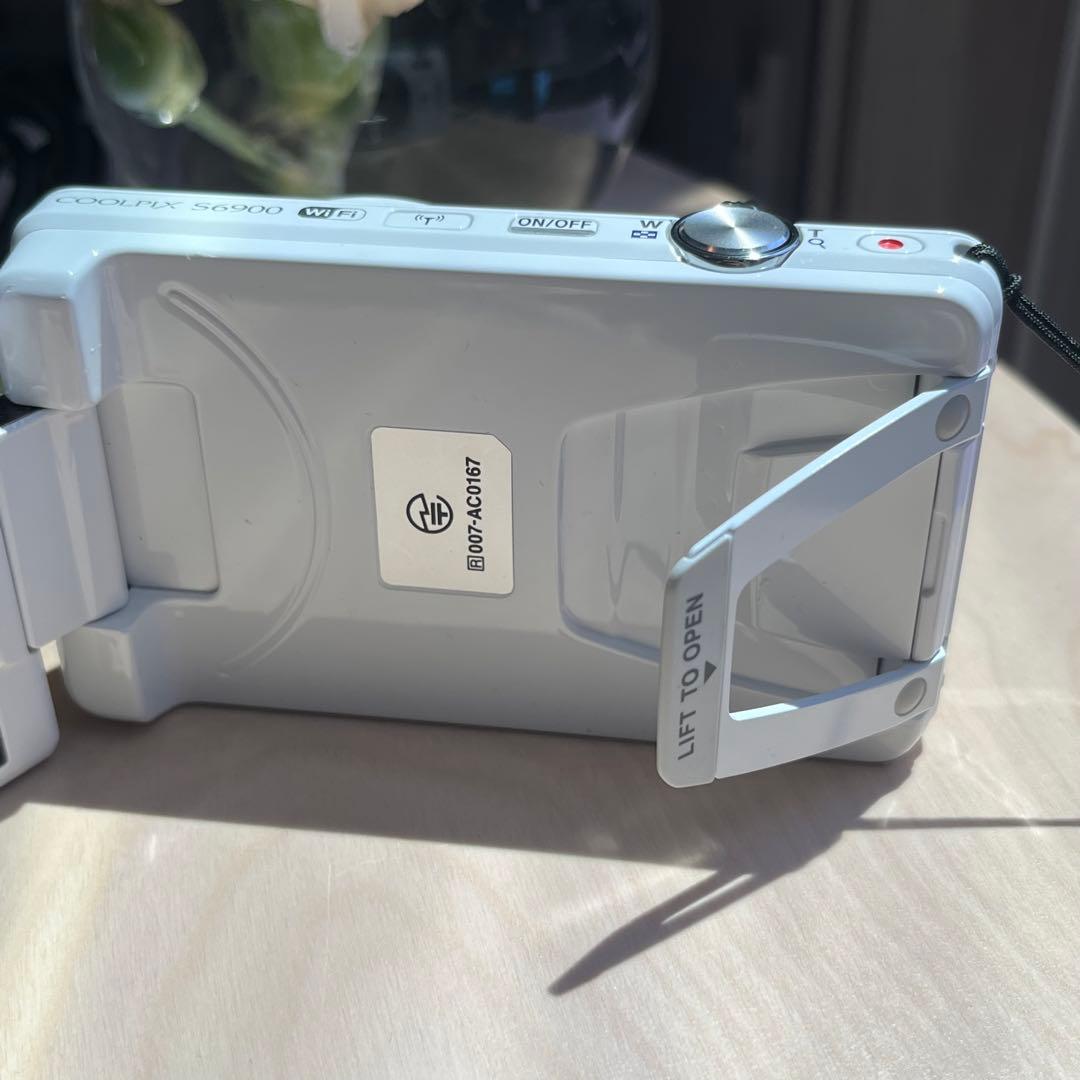 【美品】　Nikon coolpix S6900 ホワイト　自撮り　画面タッチ