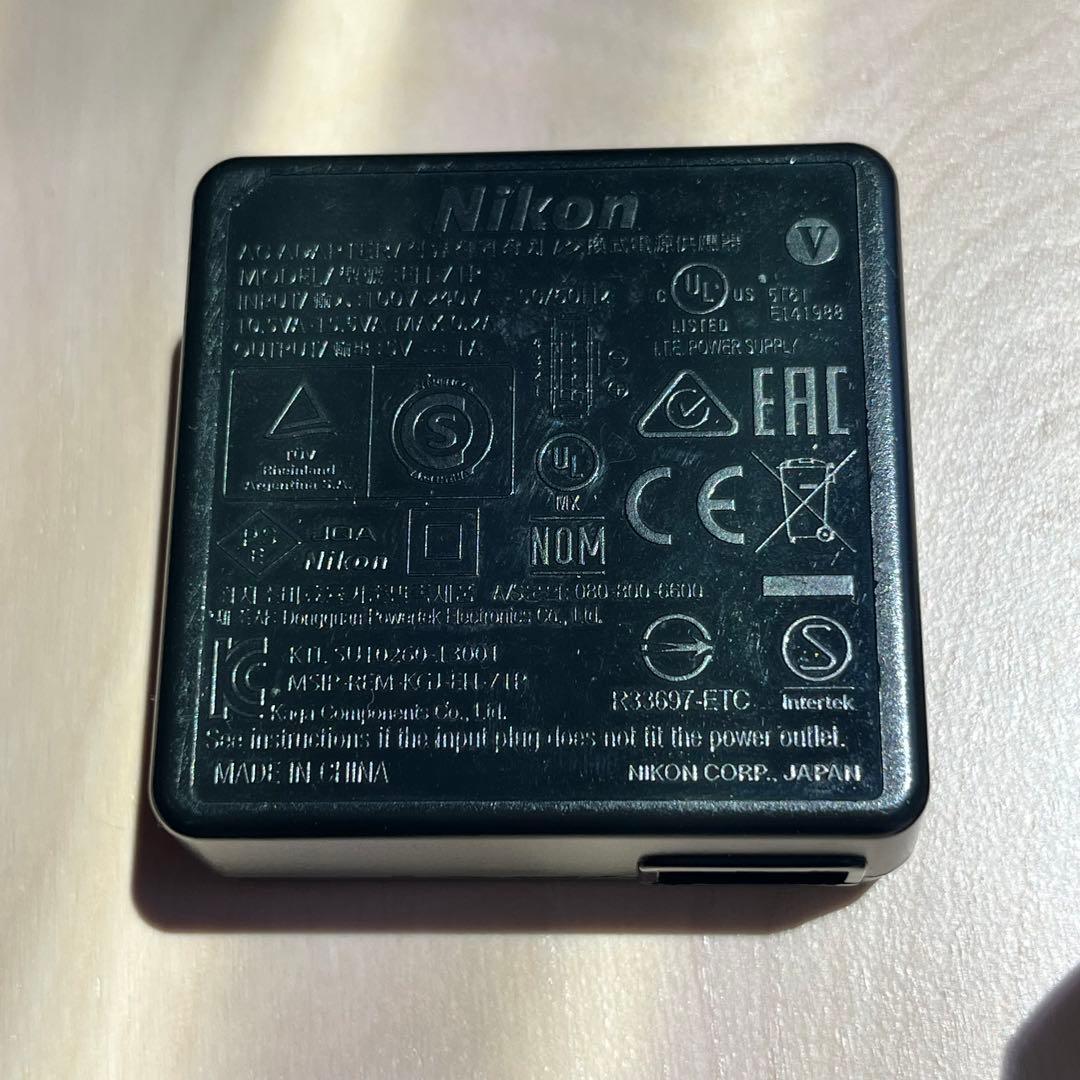 【美品】　Nikon coolpix S6900 ホワイト　自撮り　画面タッチ