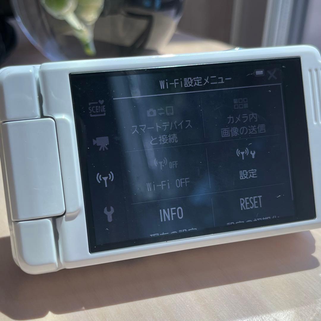 【美品】　Nikon coolpix S6900 ホワイト　自撮り　画面タッチ