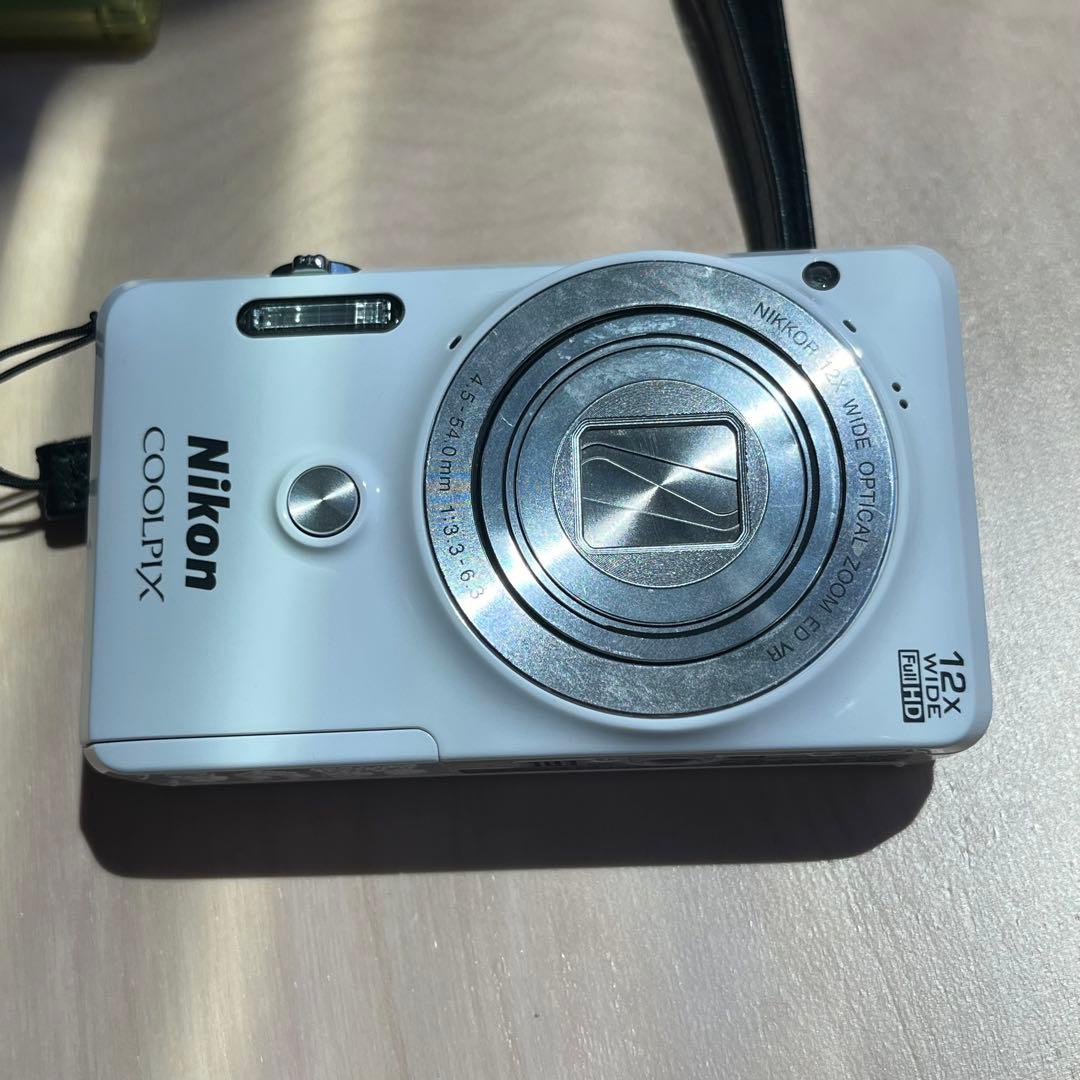 【美品】　Nikon coolpix S6900 ホワイト　自撮り　画面タッチ
