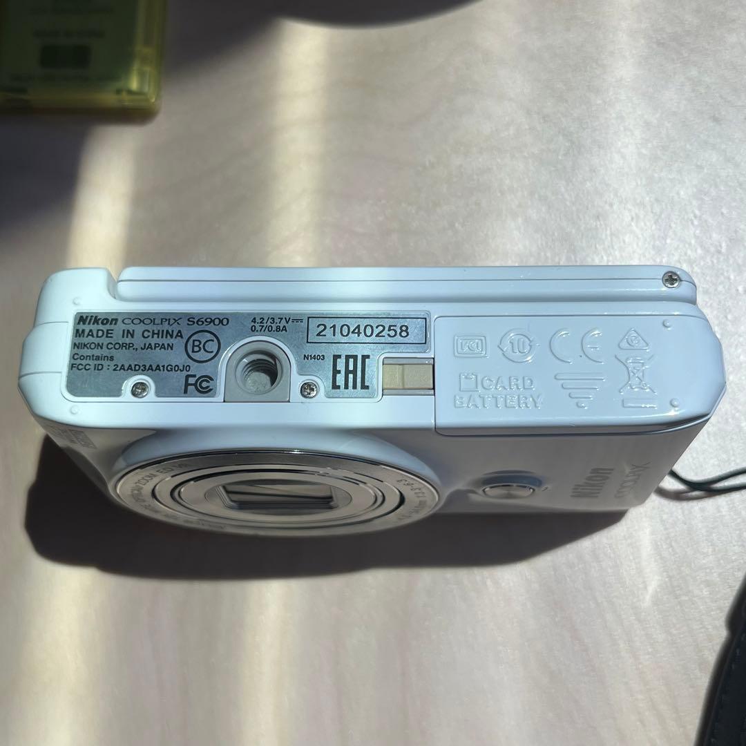 【美品】　Nikon coolpix S6900 ホワイト　自撮り　画面タッチ